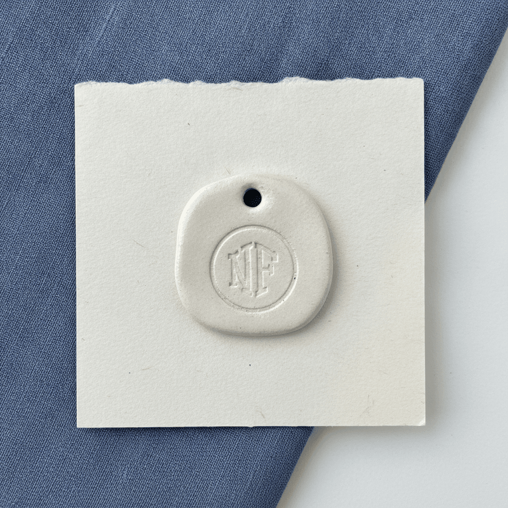 Ceramic Garment Tag Charm - Blanc cassé